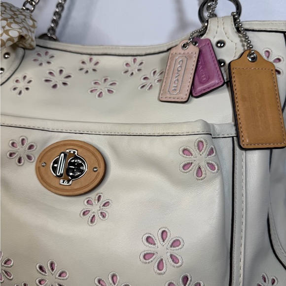 Rare Coach Poppy Ivory Leather Eyelet Turnlock Tote 22488 Vachetta detail - Picture 7 of 7